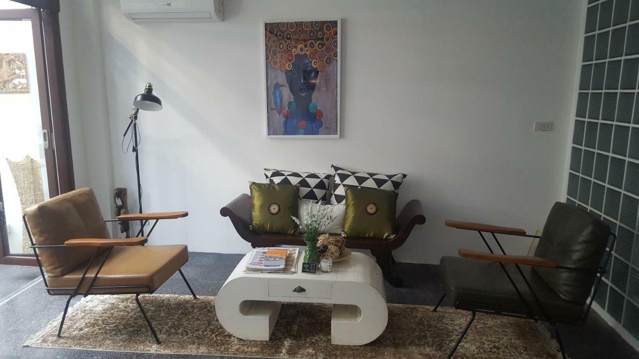 Haus Sathorn 21 Bed And Breakfast Bangkok Kültér fotó