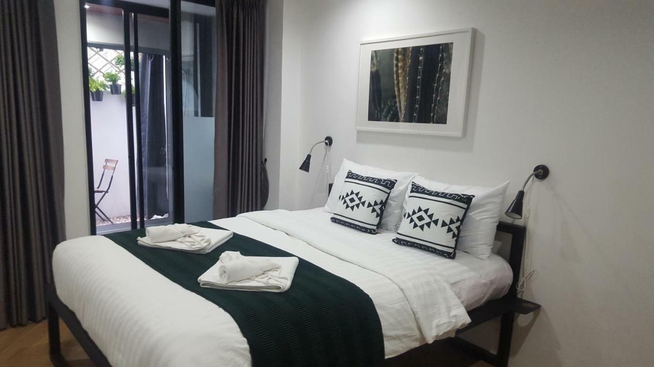 Haus Sathorn 21 Bed And Breakfast Bangkok Kültér fotó