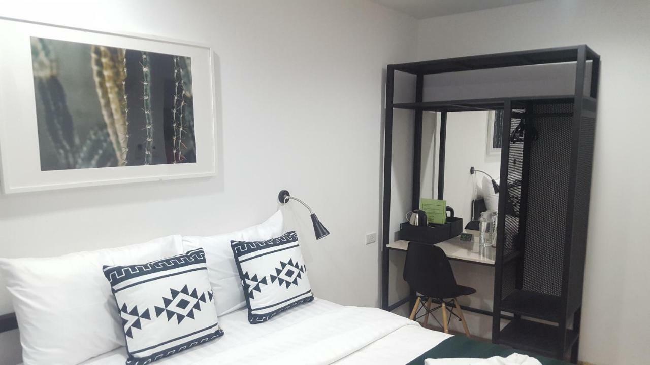 Haus Sathorn 21 Bed And Breakfast Bangkok Kültér fotó